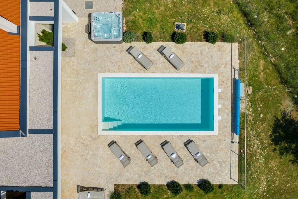 Villa T, Spacious With Heated Pool, Hot Tub & Sauna Rastevic Екстер'єр фото