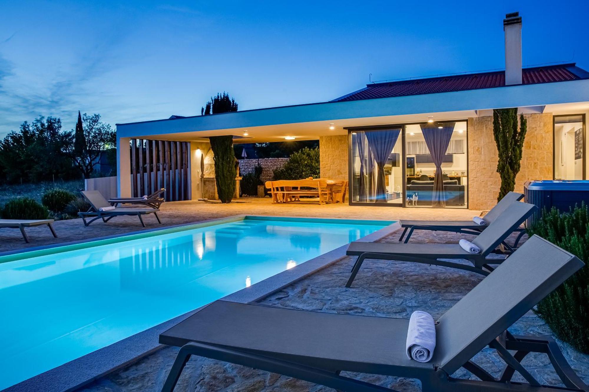 Villa T, Spacious With Heated Pool, Hot Tub & Sauna Rastevic Екстер'єр фото